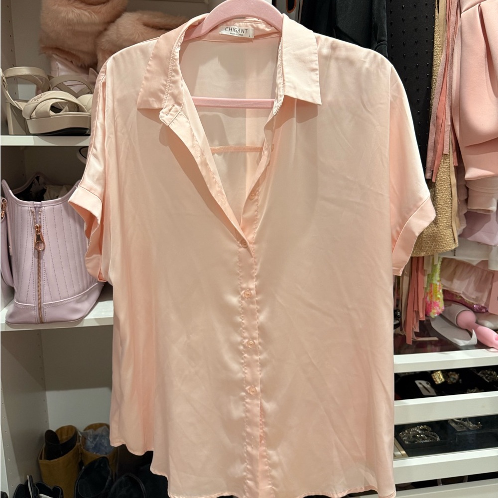 chic Pale Pink Short Sleeve Button-Front Shirt